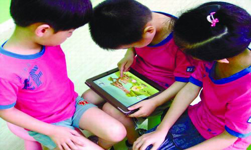 智能手机、ipads成儿童视力杀手 建议贴上秋葵视频ios下载 智能手机、ipads成儿童视力杀手 建议贴上秋葵视频ios下载